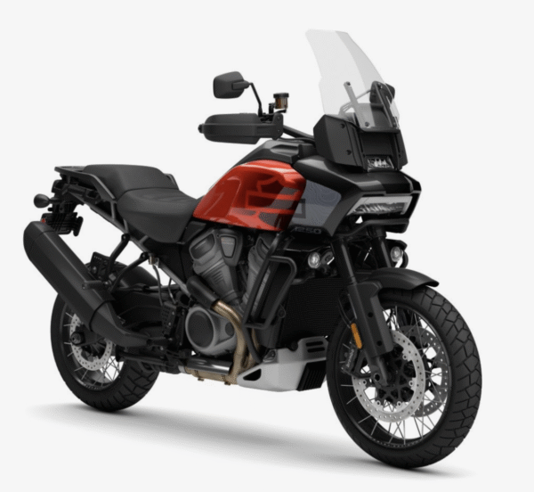 Moto da turismo rossa e nera, vista frontale.
