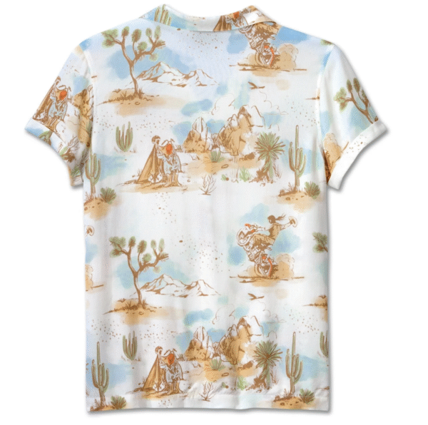 Retro camicia bianca a maniche corte con stampa desertica.