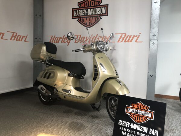 Vespa 300 GTS Supertech