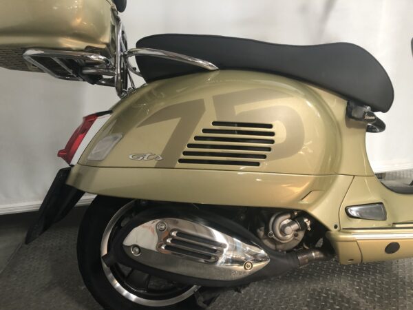 Vespa 300 GTS Supertech - immagine 6