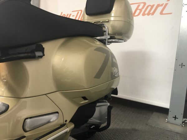 Vespa 300 GTS Supertech - immagine 2