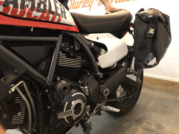 Ducati Scrambler 800 Urban Motard - immagine 3