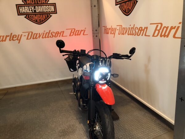 Ducati Scrambler 800 Urban Motard - immagine 6